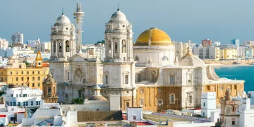 Cádiz: A Delightful Fiesta of History, Attractions & Flavors!